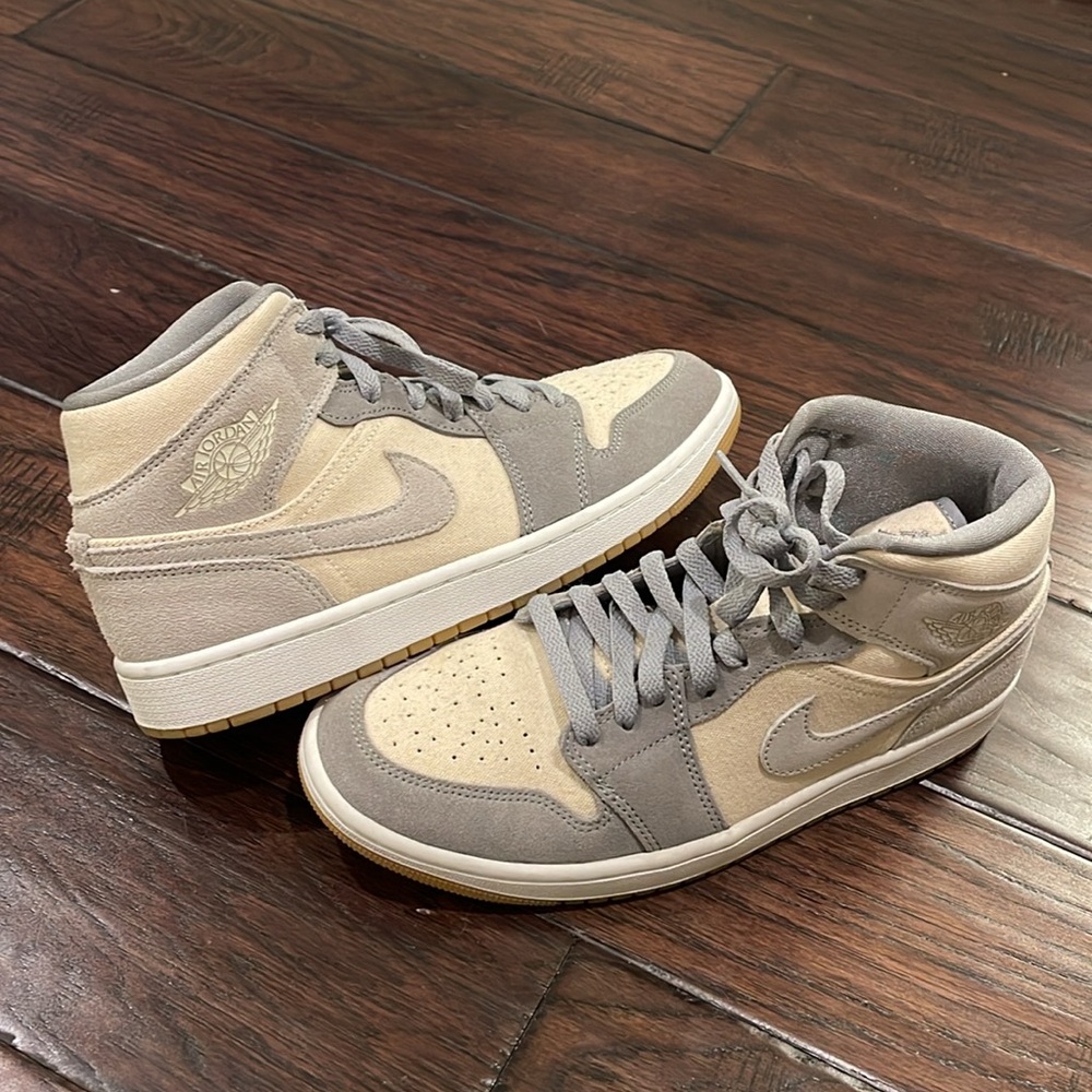 Nike Air Jordan 1, Mid; size 9 US, near new ; Cream / Gray - Picture 4 of 4